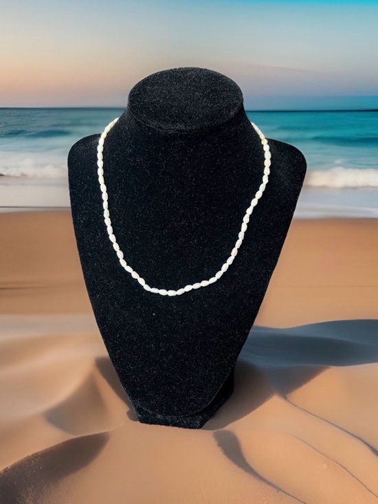 Jewelry - Elegant Freshwater Pearl Baroque Necklace Gold Tone Clasp Delicate Strand 17"